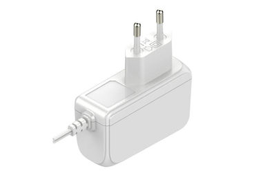 Goede prijs. de Muur van 12V 2A AC zet Machtsadapter, de Witte 2000ma-Adapter van de Omschakelingsmacht op online
