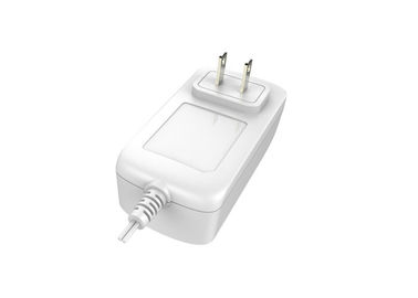 Goede prijs. van de de Wisselstroomadapter van 12V 3A zet de Universele Witte Muur met de Speld van de V.S. op online